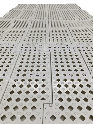 النوع المنقسم المتداخل الحزام الاصطناعي وسادة الصدمة ملعب كرة السلة ملعب تنس الطاولة 333.4mm ارتفاع 17mm للرياضة في الملاعب